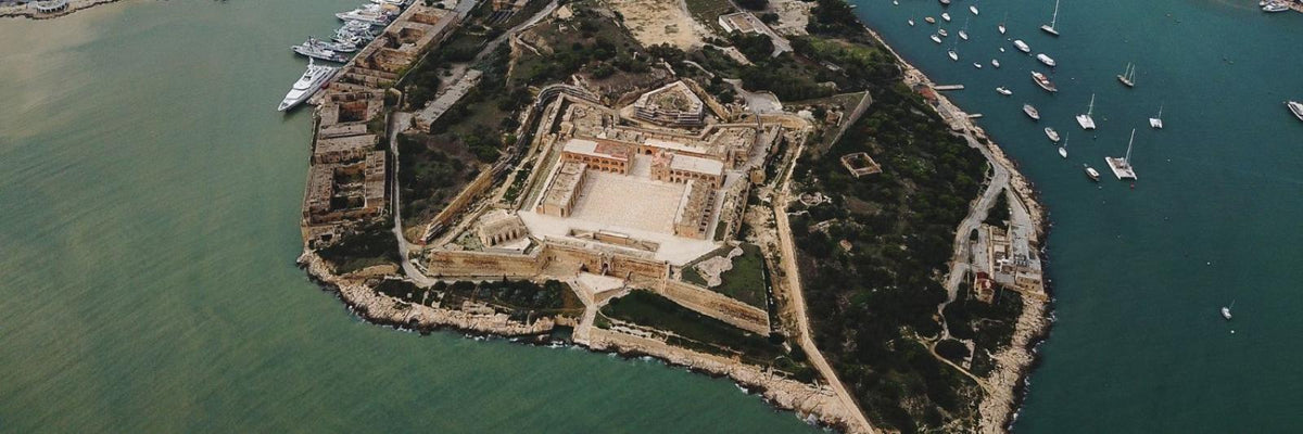 Gżira (Malte) : Manoel Island, la promenade face à La Valette, où se baigner et que faire - Malta Adventures