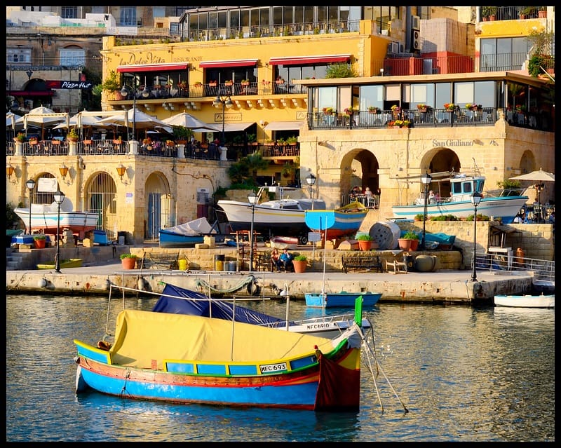 Que faire à St Julian's (Malte) : Spinola Bay, St George's Bay, sports nautiques et sorties en mer - Malta Adventures