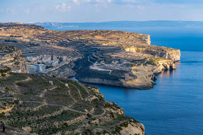 Xlendi, Gozo : la baie de Xlendi, baignade, plongée, tour et grottes