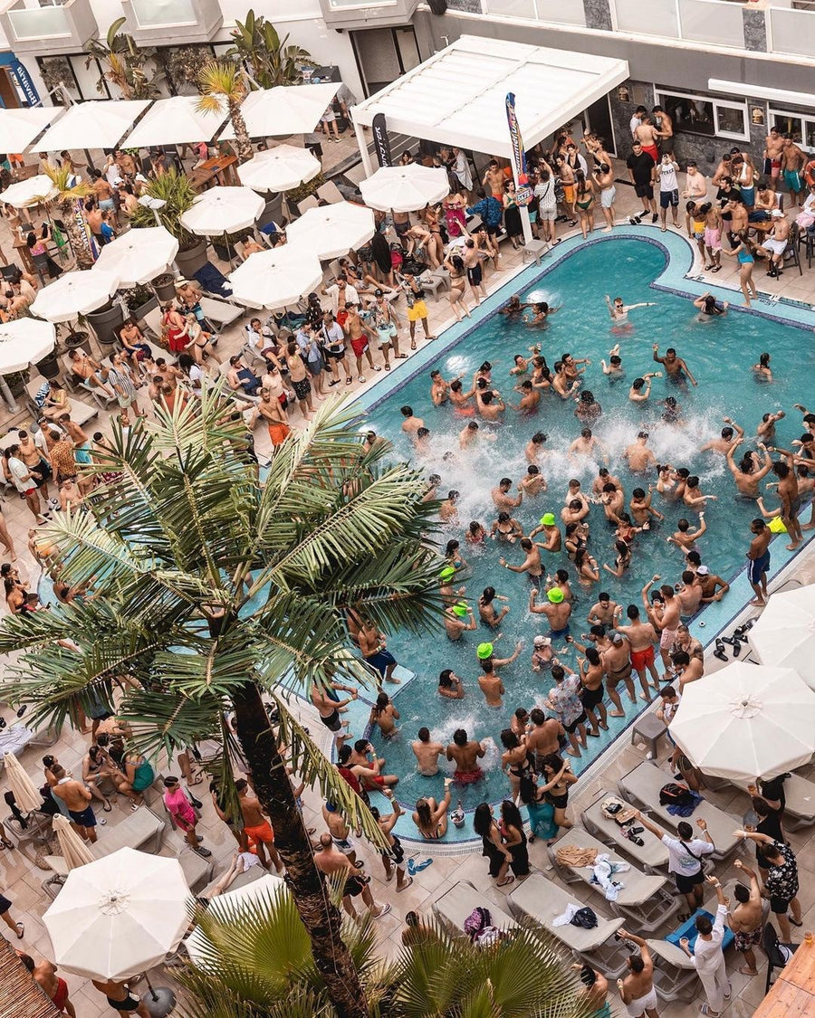 Pool Party a Malte - Piscine DJ ambiance festive