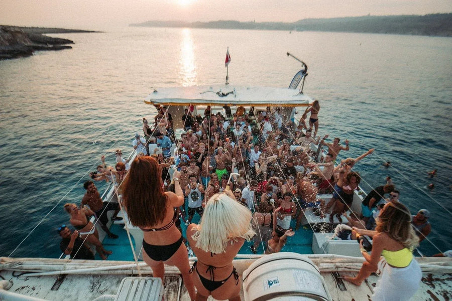 Boat Party a Malte - Fete sur leau coucher du soleil