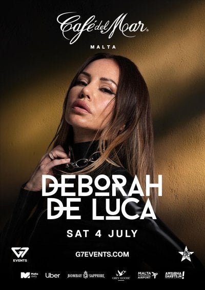 Deborah De Luca au Café del Mar à Malte