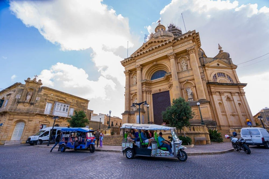 Excursion Gozo & Comino en Tuk - Tuk — Blue Lagoon + Coucher de Soleil - malte
