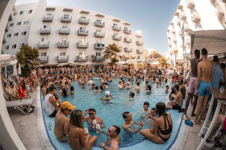 Pool Party a Malte - Piscine DJ ambiance festive