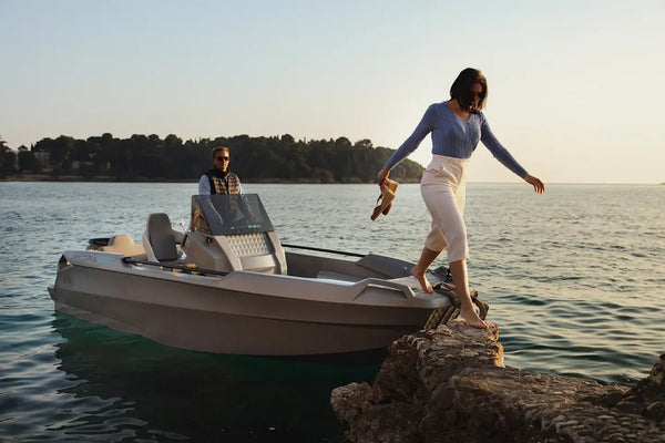 Hydra 530 Boat Rental in Malta – Up to 12 people