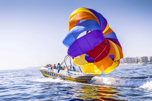 Parasailing à St George's Bay